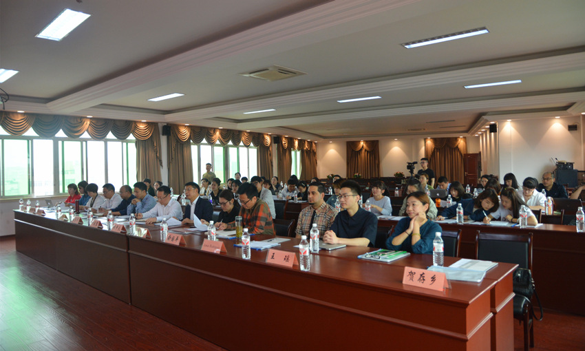 7..双语教学经验交流与学习研讨会现场_副本.jpg
