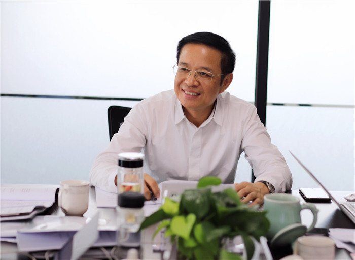 集团董事长黄纪云